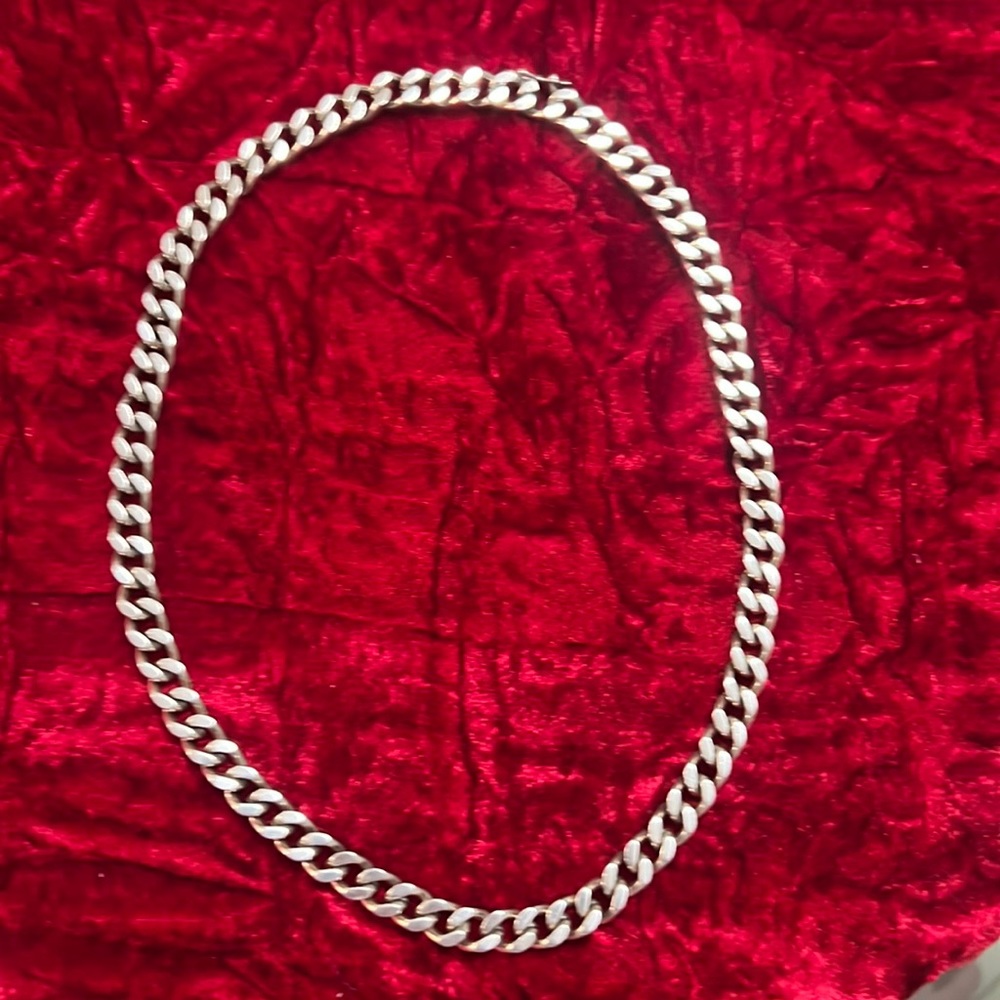 Silver necklace 19.5 inches